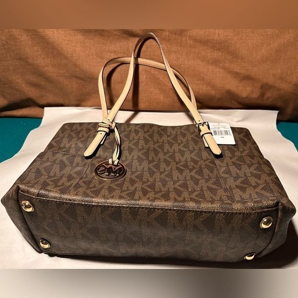 Micheal Kors Tote Bag - Picture 4 of 5